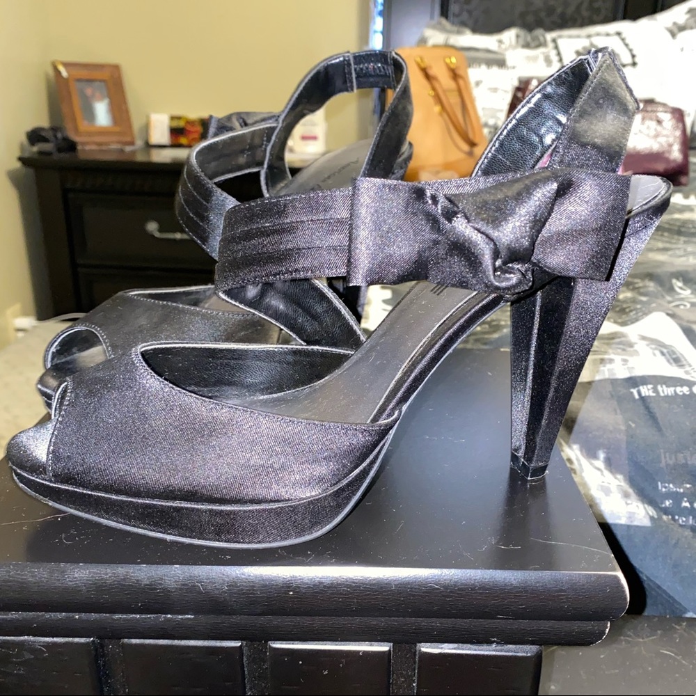 AE heels - Picture 3 of 6